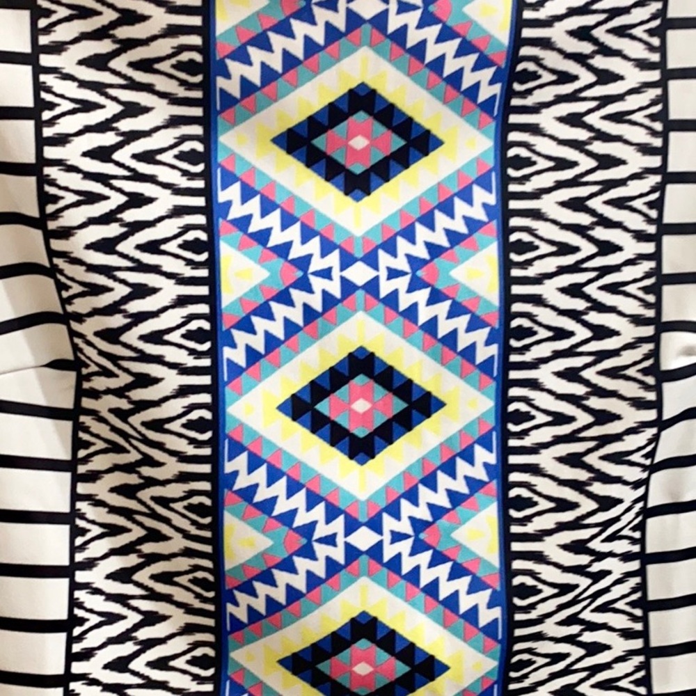 Aztec crop top - Picture 3 of 4